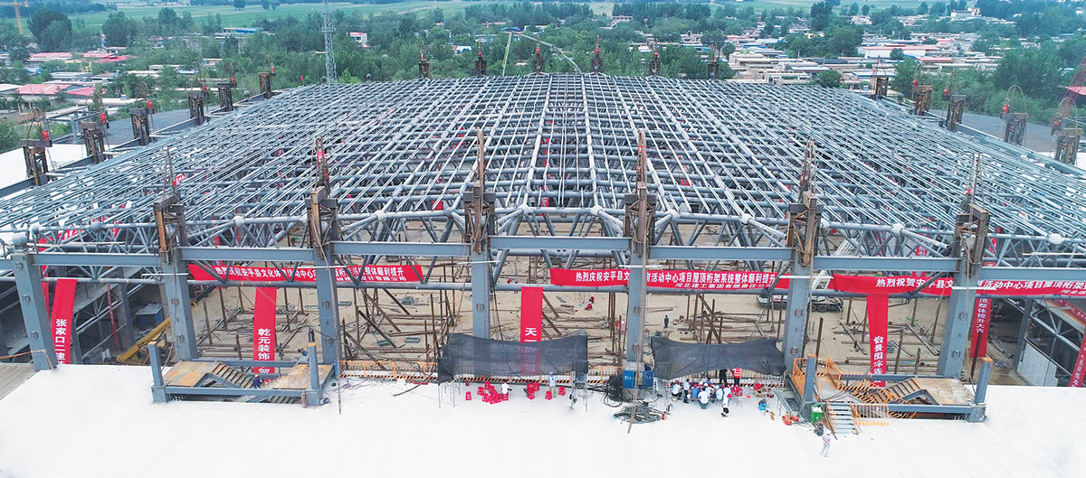 大型钢结构屋面桁架整体提升手艺
